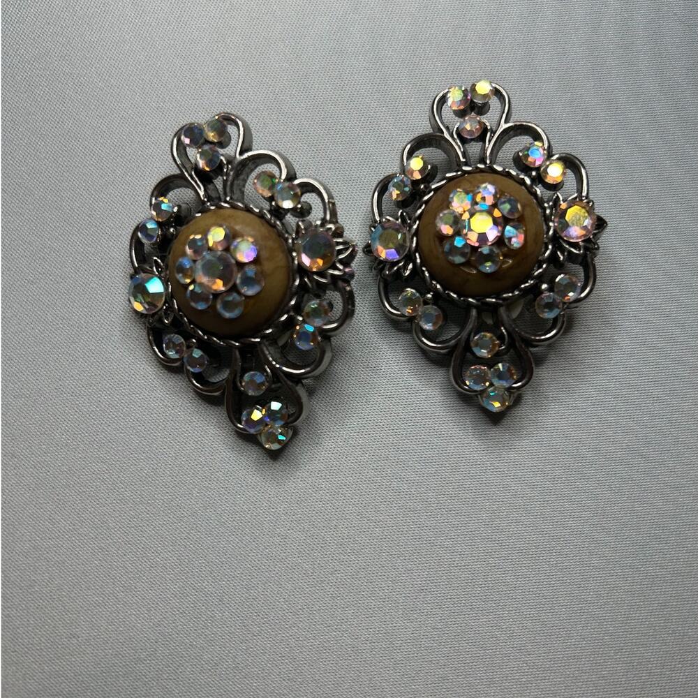 Clip on cluster earrings silvertone lightweight rhinestones